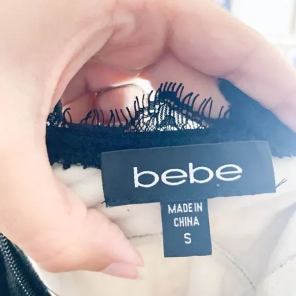 ✨HP✨Bebe
Women's Black Vneck Lace Dress✨ - Picture 8 of 9